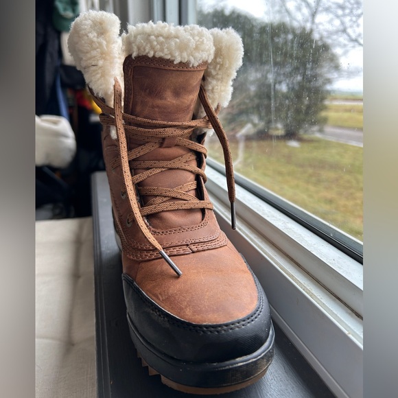 Sorel Tivoli Parc boot
Size 7.5 - Picture 3 of 3